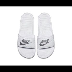 White nike sandals size 7 for women